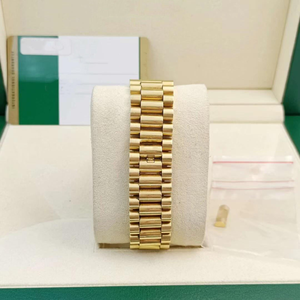 Montre mécanique de luxe en or rose avec fonction plongée et bracelet en acier inoxydable. Les designers peuvent le personnaliser en or 24 carats. - Product Image 6