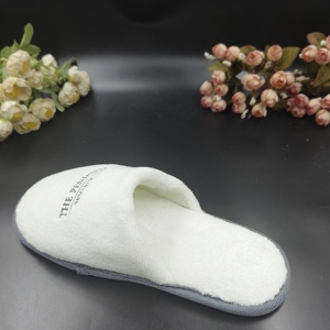 <span class=keywords><strong>Ciabatte</strong></span> personalizzate hotel per bambini in velluto bianco pantofole a punta chiusa <span class=keywords><strong>con</strong></span> cinghie elastiche - Product Image 5