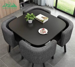 Ensemble de salle à manger moderne Wayon, <span class=keywords><strong>table</strong></span> noire, pieds en métal et en bois massif, 4 chaises rembourrées grises, compact - Product Image 1
