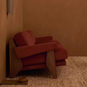 Fauteuil en bois massif style Wabi Sabi, fauteuil simple en daim bordeaux, 75x94x75, fauteuil d'hôtel, utilisation en intérieur - Product Image 2