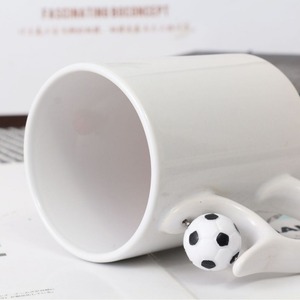 Tasse à café en céramique <span class=keywords><strong>de</strong></span> football créative <span class=keywords><strong>de</strong></span> haute qualité, neuve, avec breloque, cadeau promotionnel pour événement d'entreprise - Product Image 3