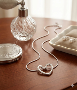 Ornements de cou contemporains et élégants, bijoux de cou lisses en forme de serpent, filigranés, ajourés, asymétriques et organiques - Product Image 6