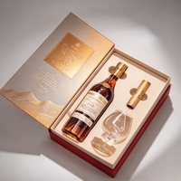 Boîte à spiritueux de luxe en carton à couvercle rabattable, estampée à chaud, avec insert découpé sur mesure pour bouteille de brandy, verre à liqueur et accessoires de vin