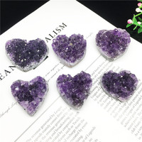 Spécimen de grappe d'améthyste en forme de cœur, cristal naturel, décoration en forme de cœur, pierres pour cadeau et guérison des chakras