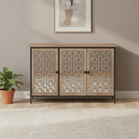 Buffet de rangement moderne en bois de luxe avec 3 motifs sculptés et cadre en métal noir pour le salon, la salle à manger et la chambre à coucher.