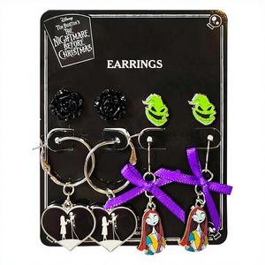 SHELF READY Officiellement autorisé par H.E.R. Accessoires Bijoux Gothiques Jack Skellington Boucles d'oreilles Hypoallergéniques pour Filles 2 Clous 2 Hameçons - Product Image 1