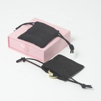 Sac à poussière en velours suédé imprimé personnalisé noir avec cordon de serrage Emballage de bijoux en textile de qualité supérieure idée cadeau