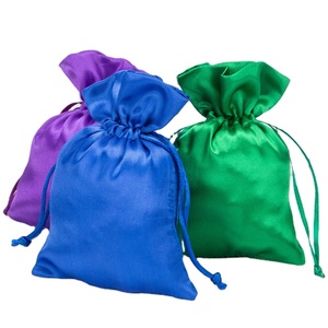 Sacs d'emballage cadeau en satin de soie en gros pour perruques, mèches et extensions capillaires – Pochettes en soie douce avec logo personnalisé - Product Image 2