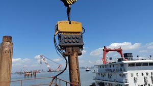 ANTENG AT200HF Kranmontierter Vibrationshammer mit Motor & Pumpe, Hohe Effizienz 2400 U/min - Product Image 5