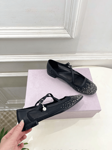 Chaussures plates confortables Jimmy de haute qualité pour femmes, avec empiècements en maille, dégradé de diamants et pendentif perle - Product Image 5