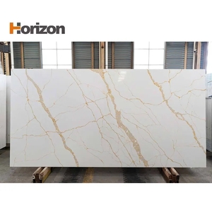 Mặt bàn đá thạch anh nhân tạo Calacatta màu vàng ấm, vân vàng óng ánh, bề mặt mềm mại, thích hợp làm mặt bàn bếp, đảo bếp, ốp tường. - Product Image 1