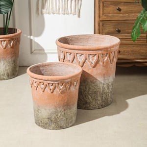 Grand pot à fleurs en ciment rouge bohème résistant à la corrosion pour balcon et sol, Vietnam - Product Image 4