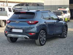SUV Compacto Stonic 2018 Azul Marino, Versión Semi-Completa, Diésel, Automático, con Navegación, Cámara, BSD, LDWS, Asientos Calefactables, Kilometraje Original - Product Image 2