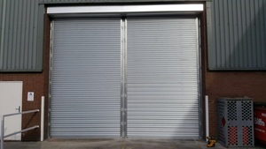 Venta al por mayor moderno automático motorizado puertas enrollables <span class=keywords><strong>de</strong></span> acero impermeable persiana <span class=keywords><strong>enrollable</strong></span> <span class=keywords><strong>de</strong></span> <span class=keywords><strong>madera</strong></span> <span class=keywords><strong>puerta</strong></span> <span class=keywords><strong>de</strong></span> garaje para uso interior - Product Image 6