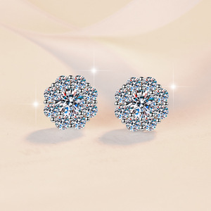 <span class=keywords><strong>Orecchini</strong></span> a Perno in Argento Sterling S925 Placcato Rodio a Forma di Girasole con Moissanite VVs1 da 0,3&0,5&1CT per Fidanzamento, Vendita all'Ingrosso - Product Image 1