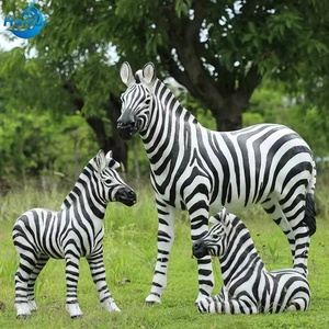 Sculpture de zèbre grandeur nature en résine sur le thème du safari en plein air, sculpture animale - Product Image 1