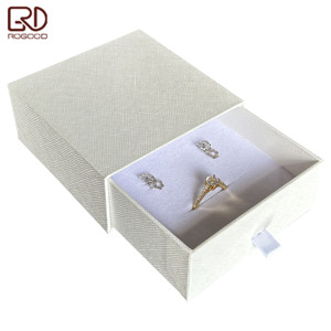 ROGOOD Scatola Portagioie in <span class=keywords><strong>Carta</strong></span> Goffrata Bianco Puro con Nastro, Apertura Delicata per Conservare i Tuoi Tesori P2234 - Product Image 5