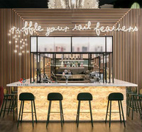 Comptoir de bar à vin en surface solide de style occidental moderne pour usage commercial, idéal pour les bars à domicile, les hôtels et les centres commerciaux