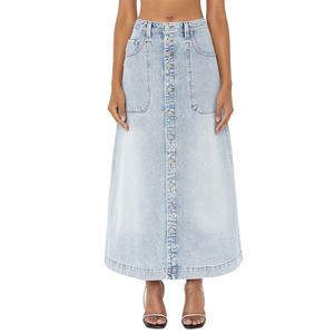 กระโปรงยีนส์ทรงเอเอวสูงสีฟ้าอ่อนติดกระดุมเต็มตัวสำหรับผู้หญิง ผลิตตามสั่งจากโรงงานจีน ขายส่ง เหมาะสำหรับใส่ทำงานหรือเป็นชุดลำลองสำหรับสาวๆ - Product Image 1