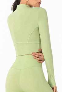 Chaqueta deportiva para gimnasio y yoga corta con cremallera de manga larga de color sólido de alta calidad para mujer con logotipo personalizado - Product Image 5