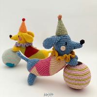Animal en crochet personnalisé fait main, Teckel de cirque en amigurumi, faible MOQ, peluche pour enfants, cadeau