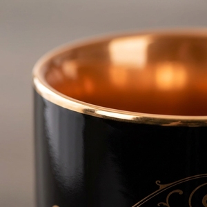 Tazza in Ceramica con Versetto Biblico Ispirazionale, Regalo Artistico Cristiano per Uomini, Design Moderno e Robusto, Finitura Dorata - Product Image 3