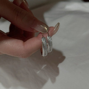 Wenchi S925 Pure Silver Vintage Niche Design French Elegant Micro Inlaid Zircon C-Shaped <b>Earrings</b> Brushed Curved Fine <b>Cuff</b> China - Product Image 4