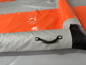 แผ่นรองล้างล้อแบบเป่าลม PVC เชื่อมด้วยความถี่สูง สำหรับล้างรถ พร้อมวาล์วระบายแรงดัน ผลิตโดยผู้เชี่ยวชาญ (OEM) - Product Image 2