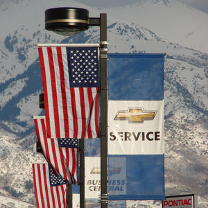 Banderas y Pancartas Colgantes para Exteriores, Bandera Grande Personalizada para Poste de Luz, Letrero para Poste de Luz de Calle - Product Image 1