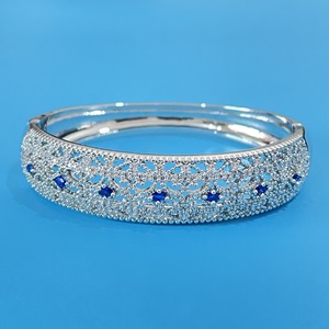 Cao cấp của phụ nữ dây đeo cổ tay duyên dáng sang trọng rộng mô hình rỗng vòng đeo tay mạ vàng Zircon chính cho Châu Âu thị trường Mỹ - Product Image 3