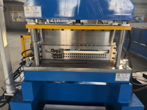 Macchina per la Chiusura a Giunto Verticale di Pannelli Metallici per Soffitti e Pareti - Product Image 2