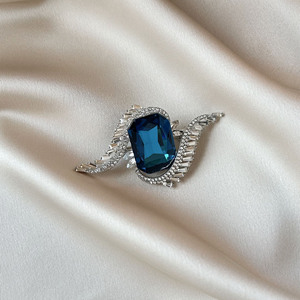 Nova Chegada: Broche de Borboleta em Liga e Vidro, Inspirado no Luxo, para Transmissões ao Vivo, Chique e Elegante sem Esforço, com Estilo Único e Tema de Inseto - Product Image 4