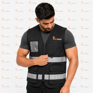 Chaleco de Alta Visibilidad para Hombre Tiierwear, Negro, con Tiras Reflectantes, Certificado CE y ASTM, de Poliéster - Product Image 4