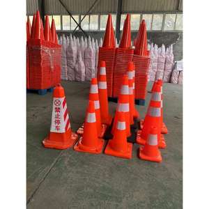 مخروط مرور عالي الجودة من <span class=keywords><strong>PVC</strong></span> من Yluan، ذو رؤية عالية مع طوق عاكس من الدرجة الهندسية، بارتفاع 90 سم للاستخدام في سلامة حركة المرور على الطرق. - Product Image 3