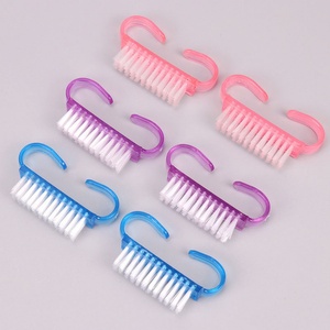 Petite brosse à ongles en corne de bœuf avec manche en plastique pour le nettoyage des ongles, le soin des ongles, le nail art, le maquillage et les salons de manucure - Product Image 4