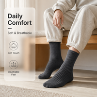 Chaussettes noires côtelées mi-mollet pour baskets, uniformes de travail, tenues scolaires et style décontracté