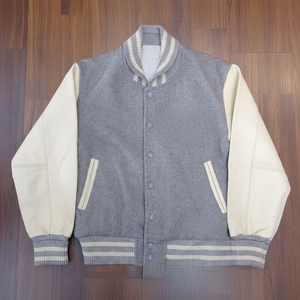 Chaqueta Universitaria Vintage Personalizable, 100% Lana, Reversible, Talla XS, Bordada, Botones de Mezclilla 3D, Servicio OEM Disponible - Product Image 1