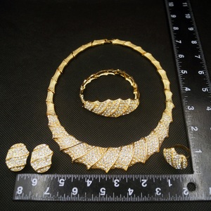 Haute qualité prix usine collier boucles d'oreilles ensembles cristal 18 k plaqué or ensembles de bijoux femme bijoux bracelets accessoires ensemble - Product Image 2