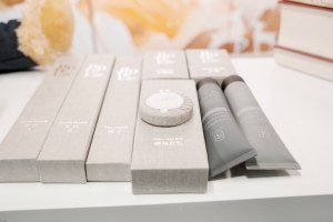 Un ensemble de lavage Silver Hot Card spécialement conçu pour les hôtels haut de gamme - Product Image 4