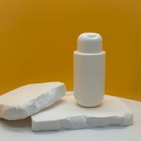 En stock, faible MOQ, vente en gros, bouteille souple vide à épaule plate, fond rond, bouchon disque, toucher doux, pour shampoing et gel douche, 100 ml