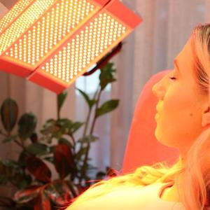 Sistema de Terapia de Luz LED Ajustable Avanzado KERNEL KN-7000A para Esteticistas Profesionales, Enfoque en el Cuidado Posterior a Procedimientos Cosméticos - Product Image 2