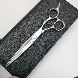 กรรไกรตัดผม CNC ขนาด 6.8 นิ้ว สแตนเลส VG10 กรรไกรตัดผมแบบแบนระดับมืออาชีพ ด้ามจับขนาดกลาง อุปกรณ์ทำผม - Product Image 5