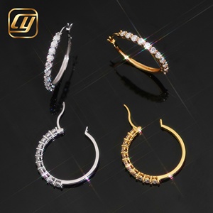 Boucles d'oreilles créoles inversées en argent 925 avec moissanite, entièrement pavées et serties, pour femmes, stock en gros - Product Image 2