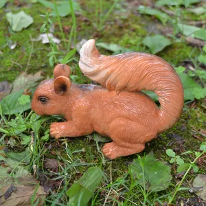 फेंगझी फैक्ट्री गार्डन सजावट गिलहरी की मूर्ति सिर नीचे गिलहरी उद्यान आउटडोर सजावट पशु मूर्तिकला राल शिल्प