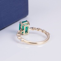 Bague pour femme en or 18 carats avec émeraude de laboratoire personnalisée MSR-551