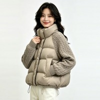 Jaket Puffer Rajut Kabel Wanita Grosir Musim Dingin 2026, Kerah Tegak, Model Pendek, Berlapis, Warna Cokelat, Patchwork, Hangat, Berisi Kapas