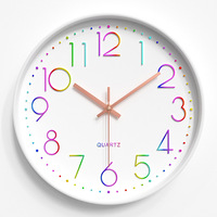 Horloge murale artistique ronde de 12 pouces avec chiffres colorés, à piles, pour la décoration de la maison, du salon, de la chambre d'enfant et de la salle de classe