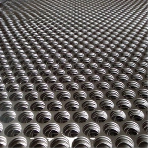 Tôle perforée en acier inoxydable à trous carrés pour le criblage industriel et les protections de machines - Product Image 3