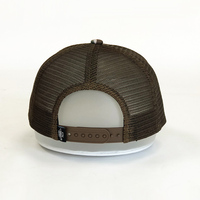 Casquette de camionneur personnalisée OEM à 6 panneaux en maille et en toile de haute qualité en denim et toile pour l'extérieur avec logo en cuir