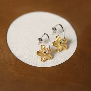 Pendientes de Acero Inoxidable Chapados en Oro para Mujer |   Pendientes de Perlas con Forma Barroca al por Mayor - Product Image 4